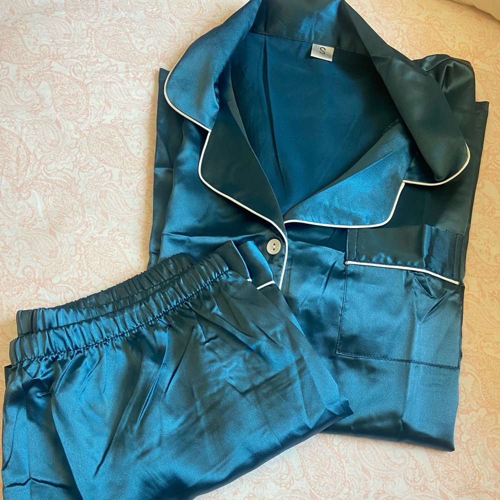 Brand new extremely comfortable silk pjs